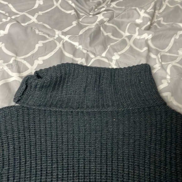 Zenana size large charcoal colored turtleneck tunic sweater with ballon sleeves - Picture 4 of 7